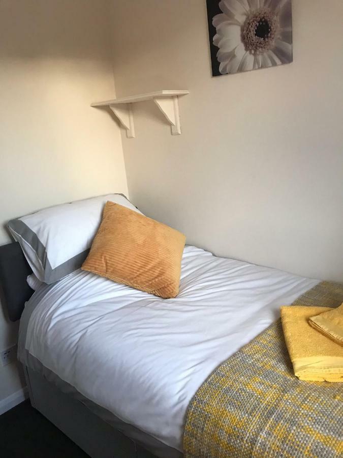 Hinckley Home Sleeps 7 Complete house Leicester Buitenkant foto